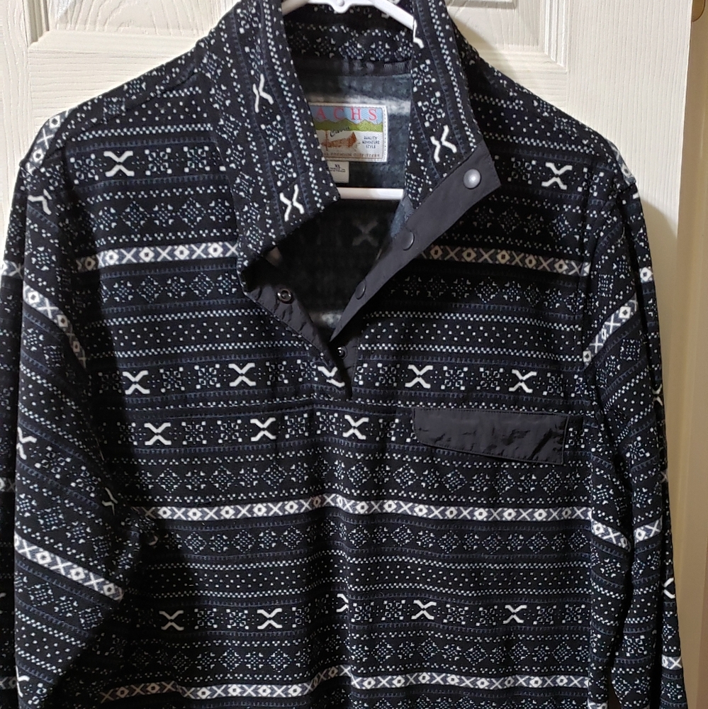 Black and white top zip fleece